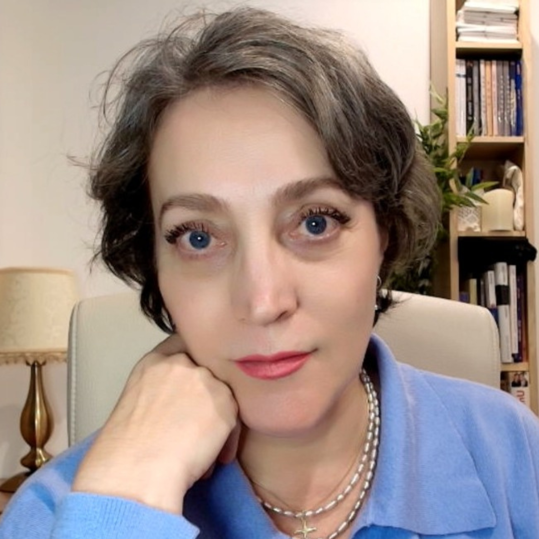 Dana Țupa - Strategic Interventions Coach și profesoară de yoga pentru femei la menopauză, București